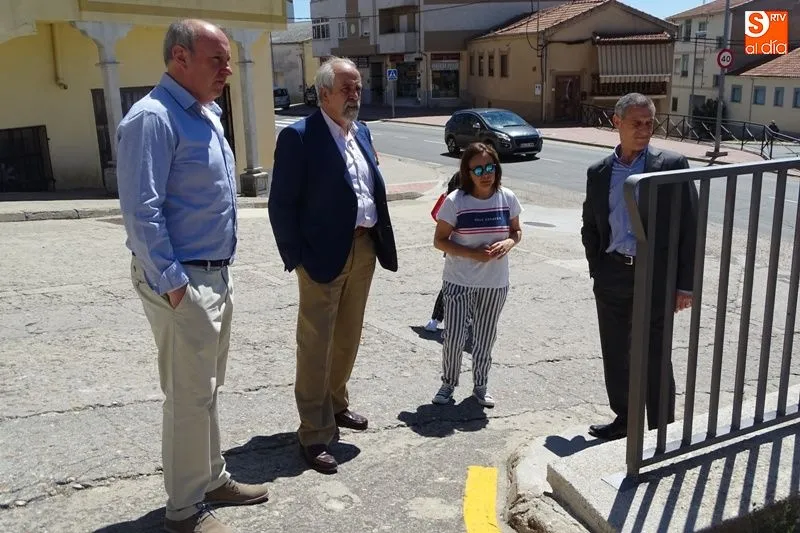 Foto 2 - Pedro Grijalba reconoce la labor de los alumnos&nbsp;de &lsquo;Alba Fierro&rsquo;