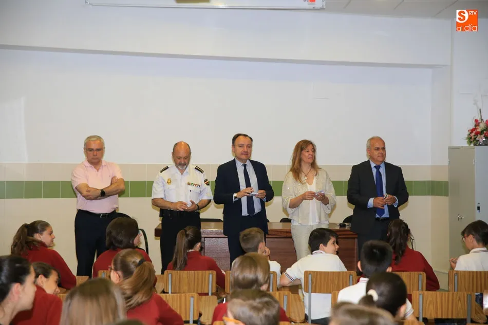 Foto 8 - Los alumnos del Colegio San Juan Bosco reciben los carn&eacute;s de Ciberexpert@  