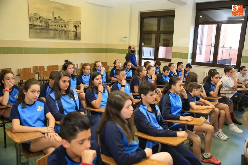 Foto 7 - Los alumnos del Colegio San Juan Bosco reciben los carn&eacute;s de Ciberexpert@  