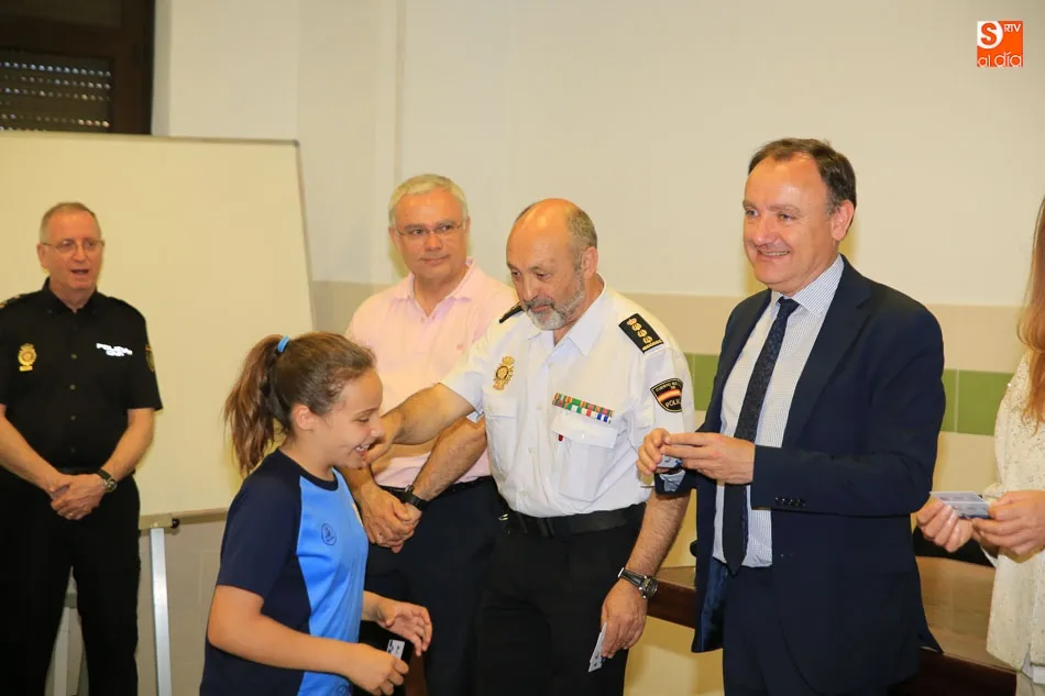 Foto 5 - Los alumnos del Colegio San Juan Bosco reciben los carn&eacute;s de Ciberexpert@  