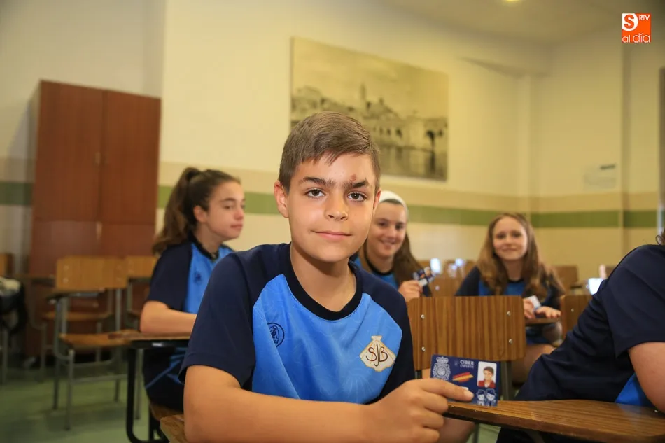 Foto 4 - Los alumnos del Colegio San Juan Bosco reciben los carn&eacute;s de Ciberexpert@  