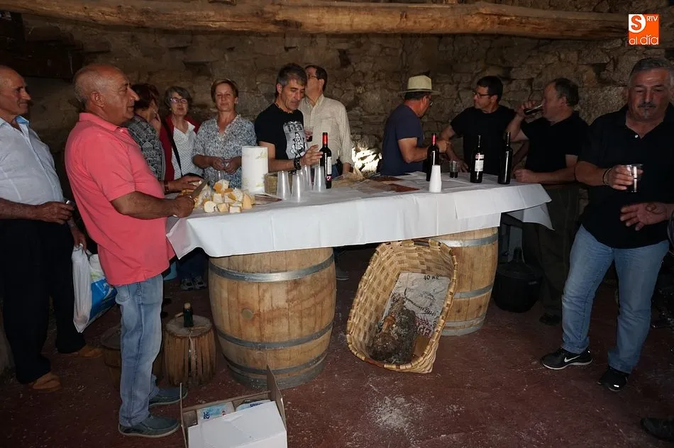 Foto 9 - La primera ruta de bodegas atrae la atenci&oacute;n de los vecinos