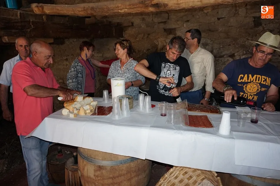 Foto 8 - La primera ruta de bodegas atrae la atenci&oacute;n de los vecinos