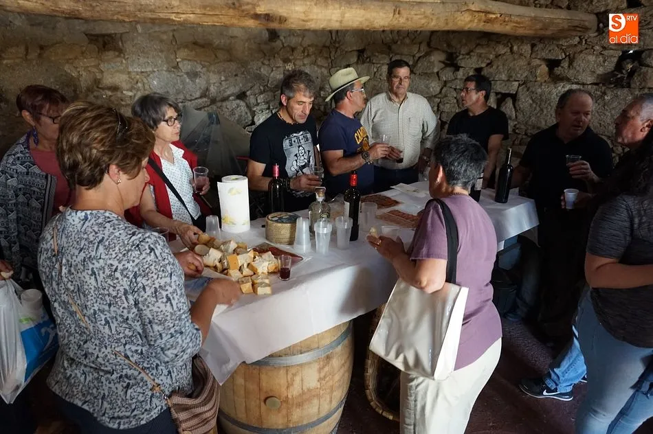 Foto 7 - La primera ruta de bodegas atrae la atenci&oacute;n de los vecinos
