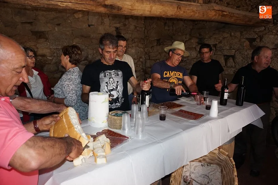 Foto 6 - La primera ruta de bodegas atrae la atenci&oacute;n de los vecinos