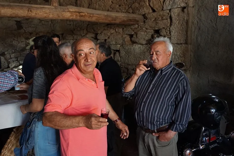 Foto 4 - La primera ruta de bodegas atrae la atenci&oacute;n de los vecinos