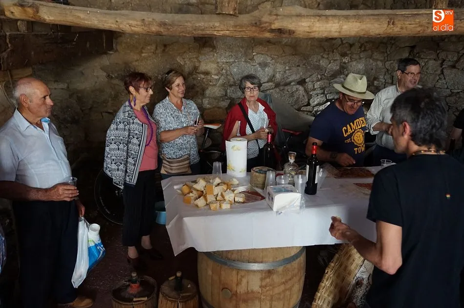 Foto 2 - La primera ruta de bodegas atrae la atenci&oacute;n de los vecinos