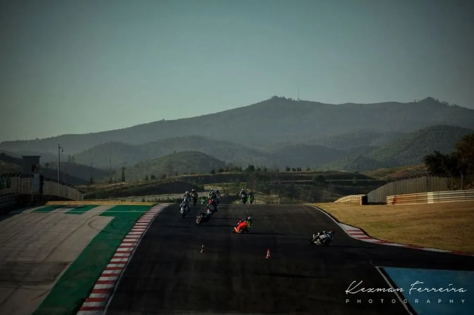 Foto 10 - Tercera plaza y final al maleficio de Merch&aacute;n con el circuito de Portimao