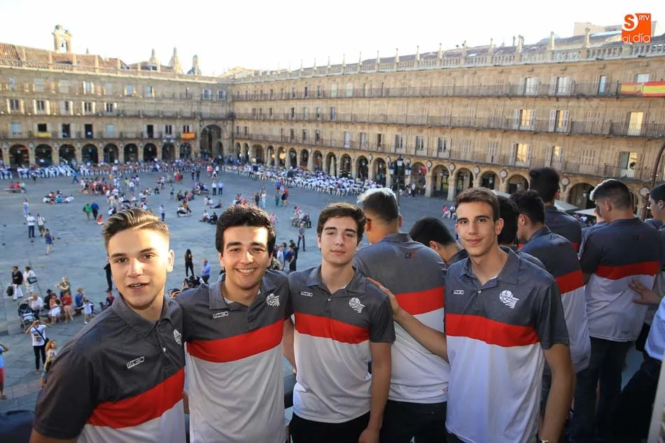 Foto 5 - Homenaje&nbsp;del Ayuntamiento a los jugadores del CB&nbsp;Tormes&nbsp;con motivo de sus &eacute;xitos  