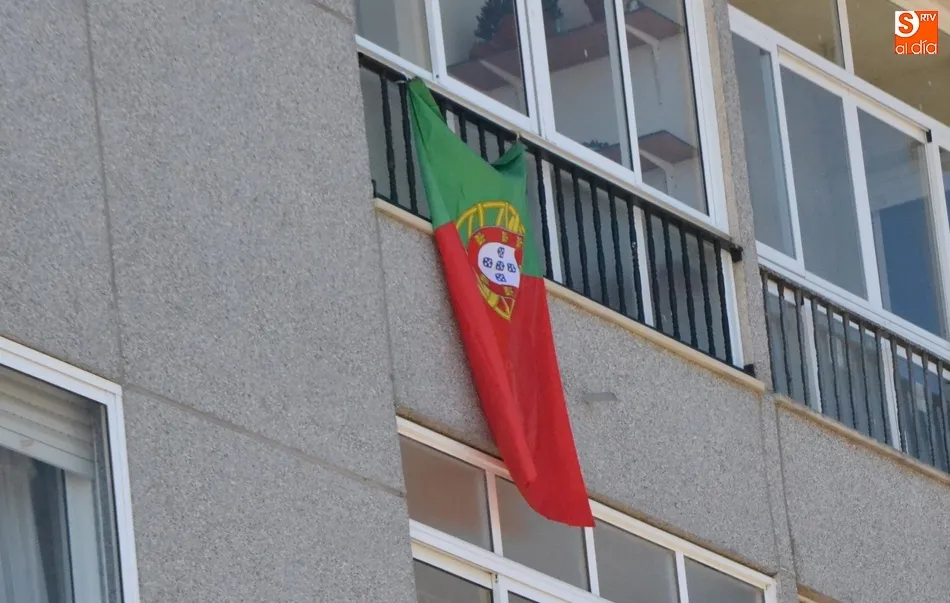 Foto 3 - El Mundial saca a los balcones banderas de Espa&ntilde;a, Portugal y&hellip; Senegal  