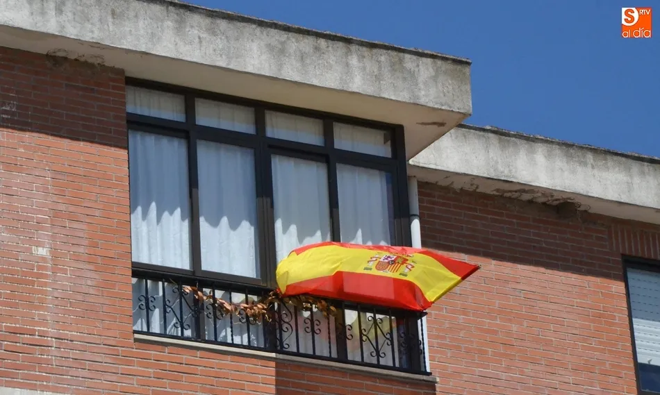 Foto 2 - El Mundial saca a los balcones banderas de Espa&ntilde;a, Portugal y&hellip; Senegal  