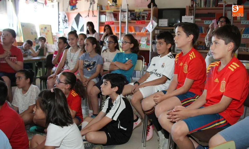 Foto 7 - La casa del parque de Sobradillo acerca el mundo de las rapaces a los alumnos del CEIP Manuel...