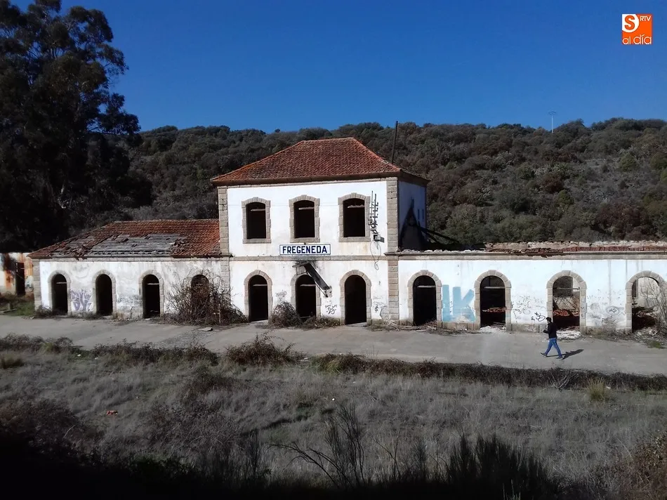 Foto 8 - Alumnos del CIFP Rodr&iacute;guez Fabr&eacute;s realizan una propuesta para rehabilitar la estaci&oacute;n de tren de ...