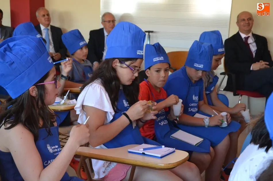 Foto 10 - Los alumnos de Mir&oacute;briga se ponen el delantal para aprender a comer sano y productos de la tierra  