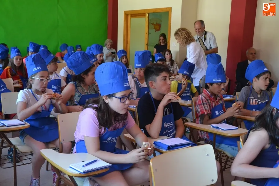 Foto 6 - Los alumnos de Mir&oacute;briga se ponen el delantal para aprender a comer sano y productos de la tierra  