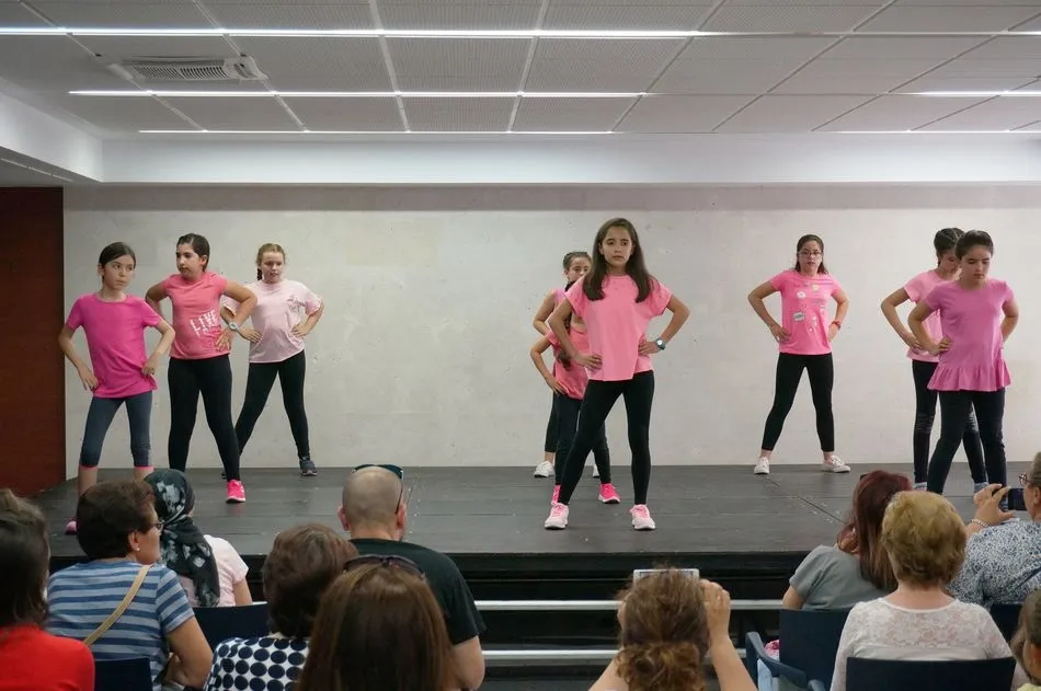 Foto 8 - Gran &eacute;xito de la exhibici&oacute;n infantil de baile y coreograf&iacute;as de fin de curso