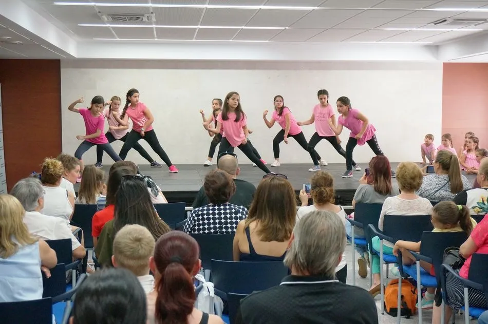Foto 6 - Gran &eacute;xito de la exhibici&oacute;n infantil de baile y coreograf&iacute;as de fin de curso