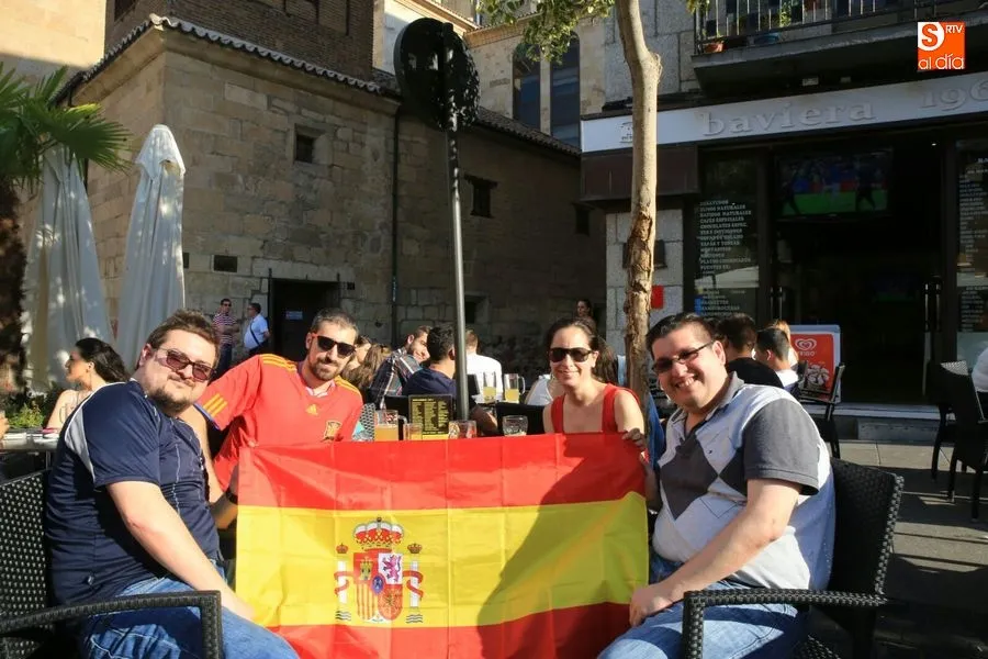 El segundo partido de la Selección congrega a cientos de salmantinos en bares y terrazas de la...