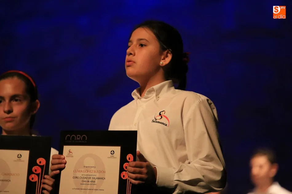 Foto 10 - Los alumnos del Precoro y Coro de Ni&ntilde;os Ciudad de Salamanca reciben sus diplomas  