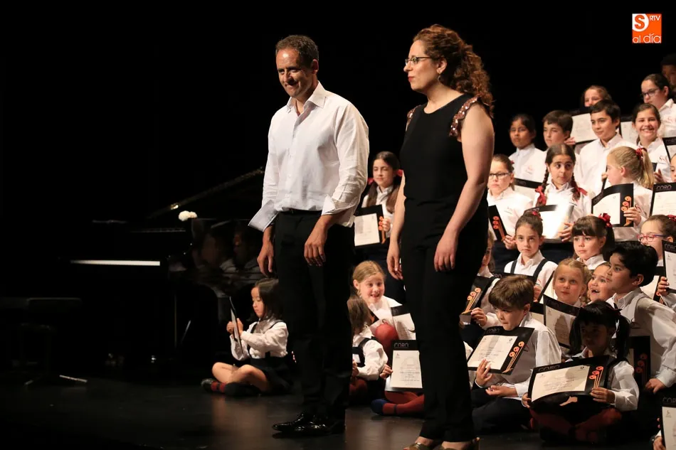 Foto 4 - Los alumnos del Precoro y Coro de Ni&ntilde;os Ciudad de Salamanca reciben sus diplomas  