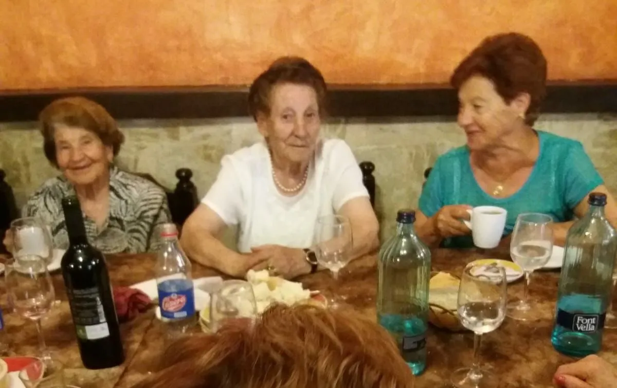Foto 5 - Las integrantes del grupo de mayores del Centro Social Aldea se van de comida conjunta  