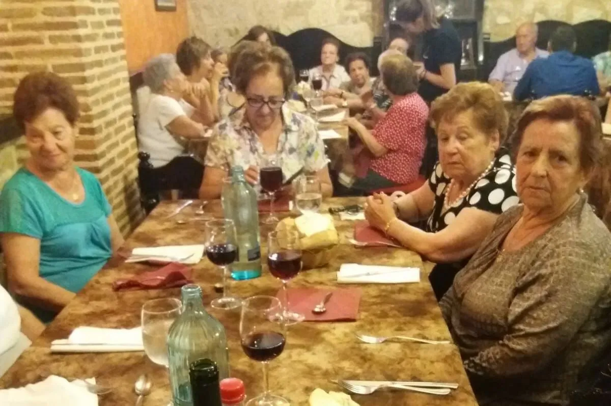 Foto 3 - Las integrantes del grupo de mayores del Centro Social Aldea se van de comida conjunta  