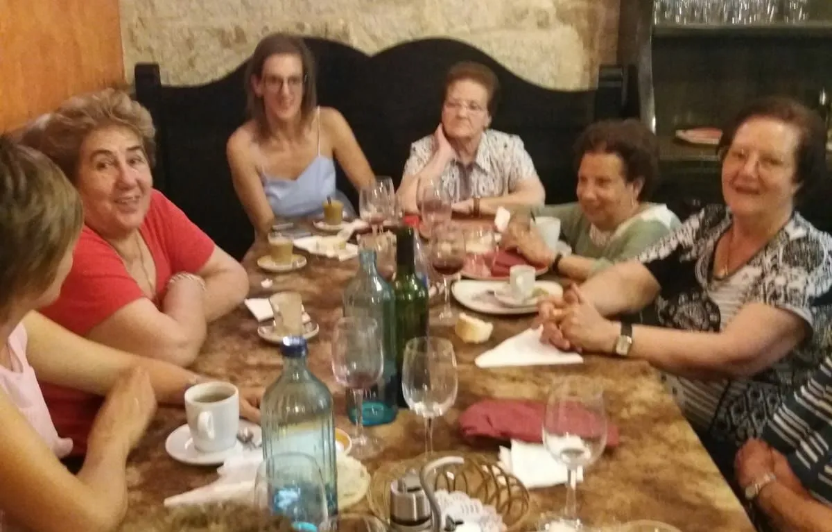 Foto 2 - Las integrantes del grupo de mayores del Centro Social Aldea se van de comida conjunta  