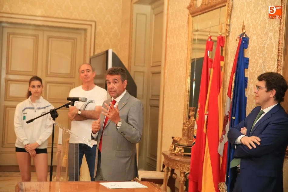 Foto 4 - El Ayuntamiento homenajea al Caja Rural Atl&eacute;tico Salamanca por su ascenso&nbsp;