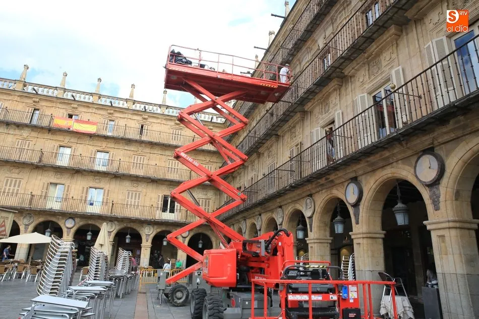 Foto 2 - Primeros retoques para mejorar la imagen de las fachadas de la Plaza Mayor