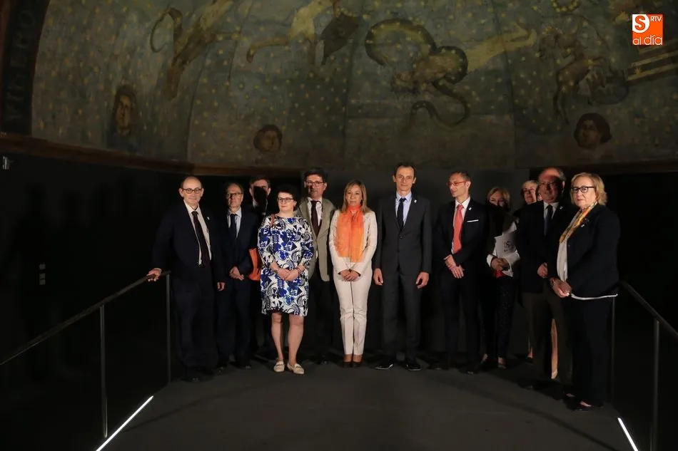 Pedro Duque, durante su visita al Cielo de Salamanca, con el equipo rectoral. Fotos: Alberto Martín