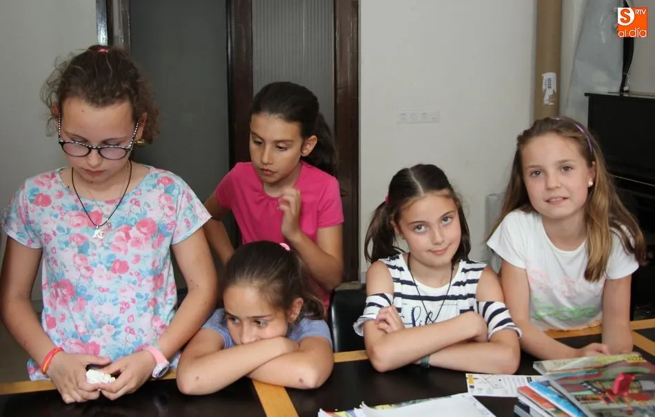 Foto 2 - Las Ferias y Fiestas ya tienen reina y damas infantiles  
