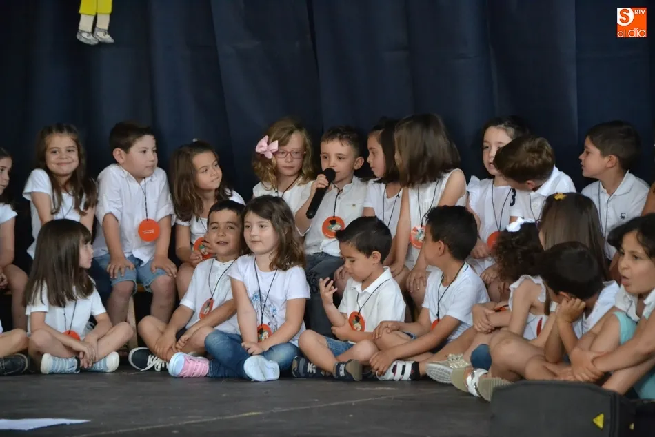 Foto 9 - Los alumnos de 5 a&ntilde;os de San Francisco dejan atr&aacute;s Educaci&oacute;n Infantil relatando ellos mismos lo...