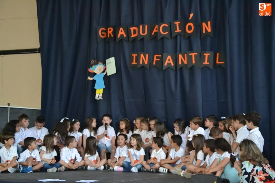Foto 10 - Los alumnos de 5 a&ntilde;os de San Francisco dejan atr&aacute;s Educaci&oacute;n Infantil relatando ellos mismos lo...