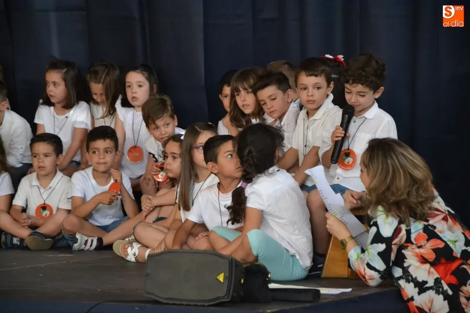 Foto 8 - Los alumnos de 5 a&ntilde;os de San Francisco dejan atr&aacute;s Educaci&oacute;n Infantil relatando ellos mismos lo...