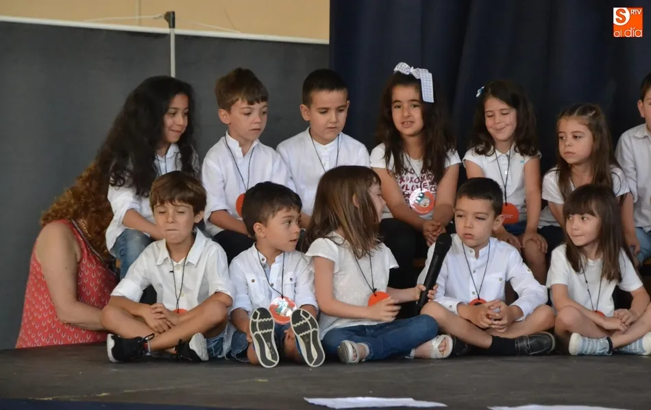 Foto 7 - Los alumnos de 5 a&ntilde;os de San Francisco dejan atr&aacute;s Educaci&oacute;n Infantil relatando ellos mismos lo...