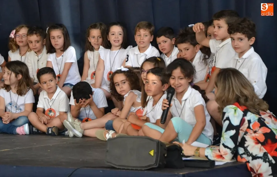 Foto 5 - Los alumnos de 5 a&ntilde;os de San Francisco dejan atr&aacute;s Educaci&oacute;n Infantil relatando ellos mismos lo...
