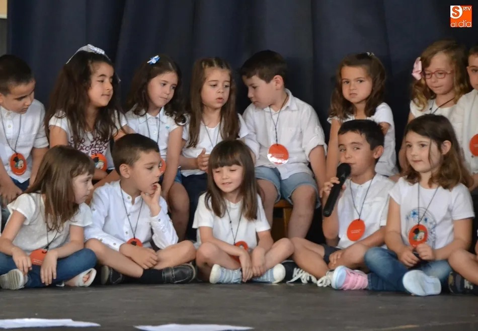 Foto 6 - Los alumnos de 5 a&ntilde;os de San Francisco dejan atr&aacute;s Educaci&oacute;n Infantil relatando ellos mismos lo...