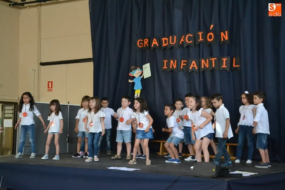 Foto 4 - Los alumnos de 5 a&ntilde;os de San Francisco dejan atr&aacute;s Educaci&oacute;n Infantil relatando ellos mismos lo...