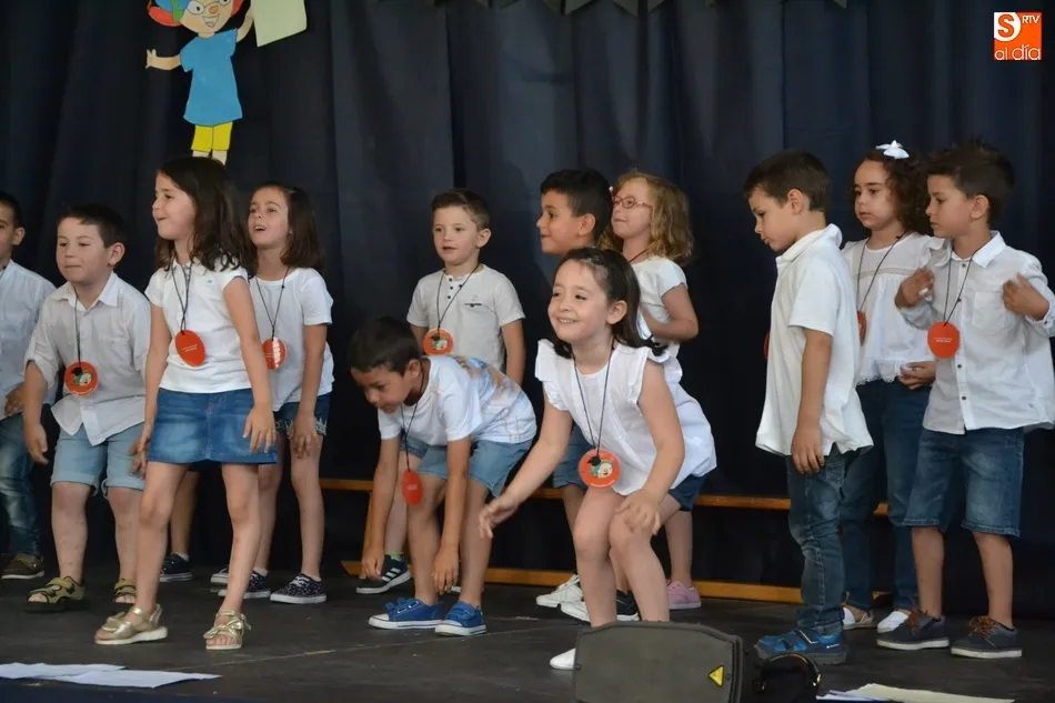 Foto 2 - Los alumnos de 5 a&ntilde;os de San Francisco dejan atr&aacute;s Educaci&oacute;n Infantil relatando ellos mismos lo...