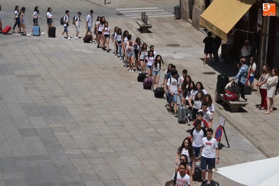 Foto 5 - La Plaza acoge una performance de mimo para concienciar sobre los refugiados  
