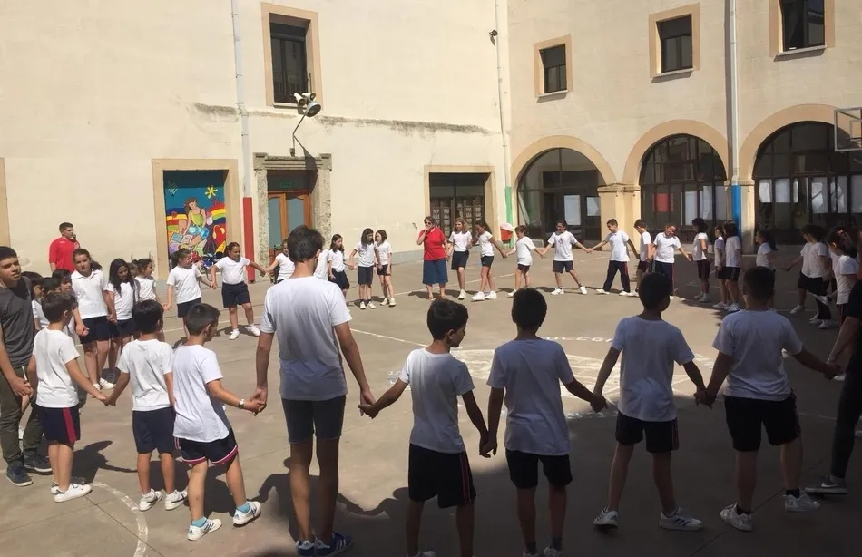 Foto 9 - Misioneras-Santa Teresa concluye su Semana Cultural con una jornada de inmersi&oacute;n europea  