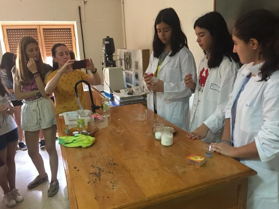 Foto 8 - Misioneras-Santa Teresa concluye su Semana Cultural con una jornada de inmersi&oacute;n europea  