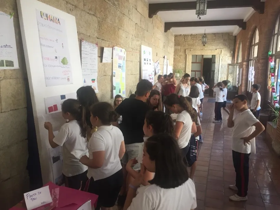 Foto 6 - Misioneras-Santa Teresa concluye su Semana Cultural con una jornada de inmersi&oacute;n europea  