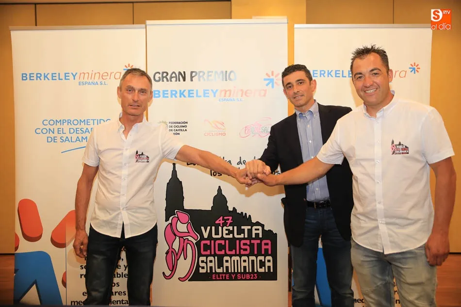 Lale Cubino, Francisco Bellón y Oché Alonso, en la firma del convenio. Foto: Alberto Martín