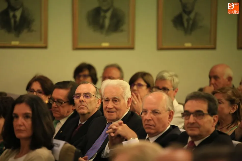 Foto 7 - El Colegio de M&eacute;dicos rinde homenaje a cerca de 50 doctores jubilados en un emotivo acto  