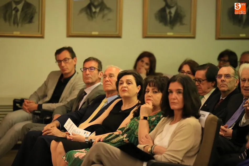 Foto 6 - El Colegio de M&eacute;dicos rinde homenaje a cerca de 50 doctores jubilados en un emotivo acto  