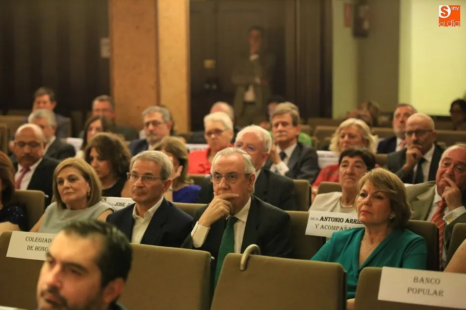Foto 5 - El Colegio de M&eacute;dicos rinde homenaje a cerca de 50 doctores jubilados en un emotivo acto  