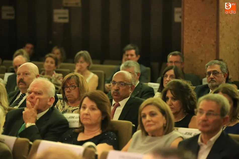 Foto 4 - El Colegio de M&eacute;dicos rinde homenaje a cerca de 50 doctores jubilados en un emotivo acto  