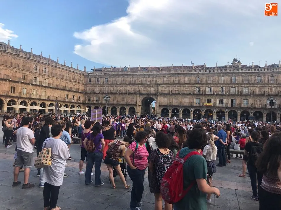 Foto 6 - Protesta en la Plaza Mayor contra la puesta en libertad bajo fianza de los miembros de &lsquo;La...