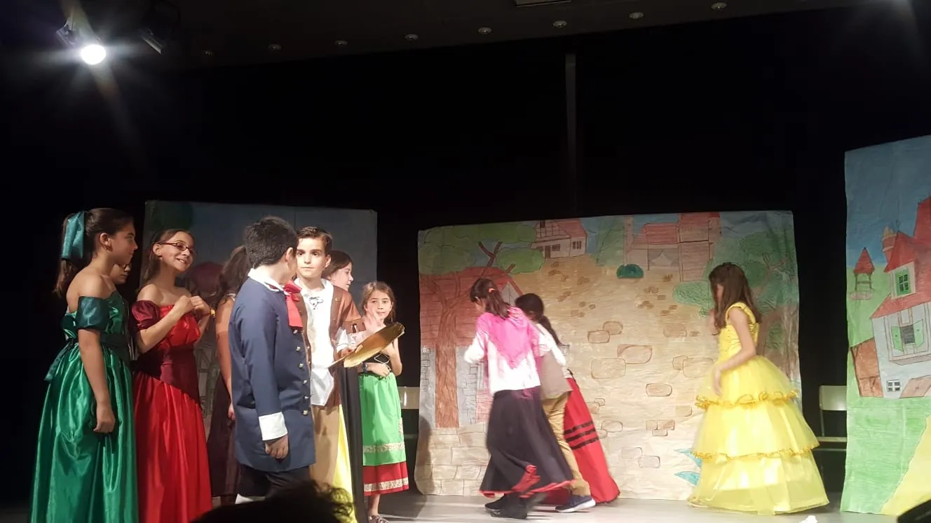 Foto 7 - Alumnos de 5&deg; y 6 &deg; de Primaria del colegio San Blas llevan a escena &lsquo;La Bella y La...